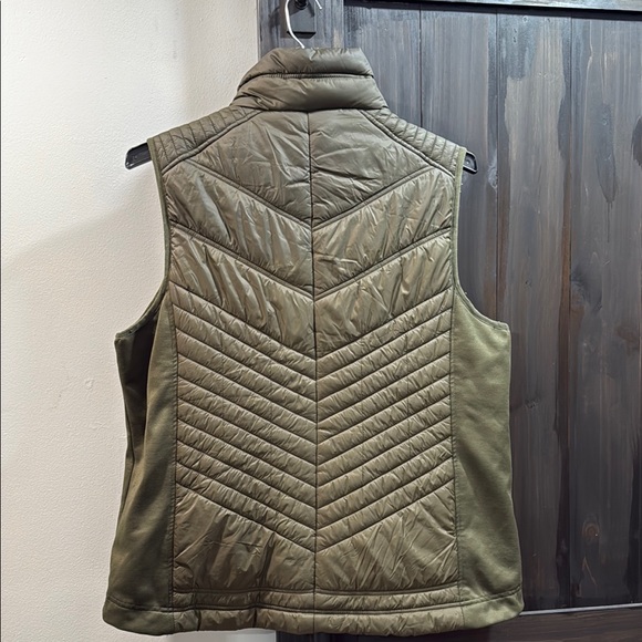 MICHAEL Michael Kors Olive Green Quilted Vest for Versatile Layering - Picture 5 of 11